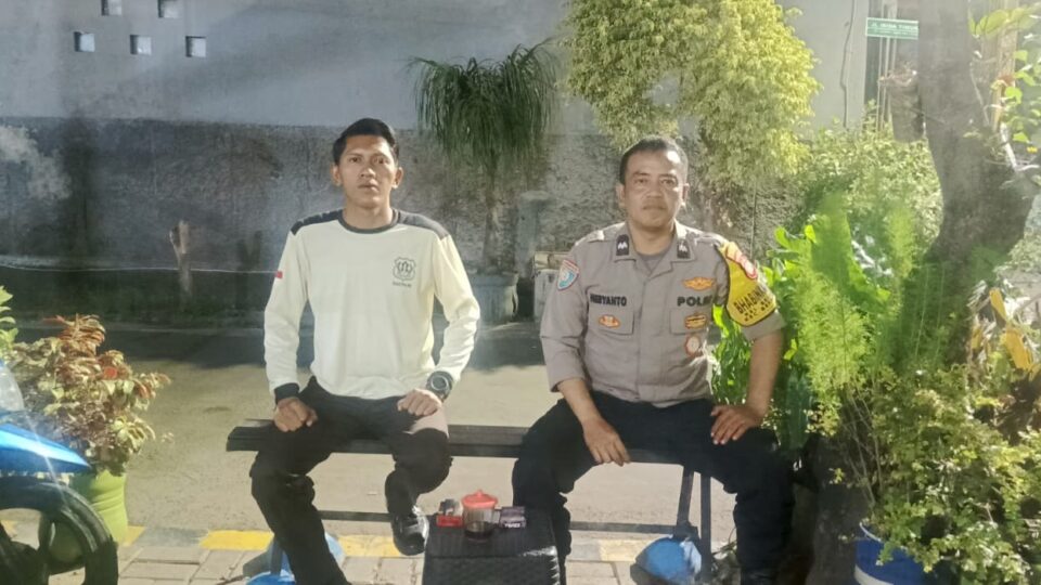 Bhabinkamtibmas Bekasi Jaya Sambang Pos Kamling di Perum Irigasi Danita