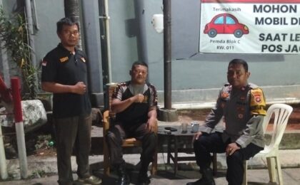 Bhabinkamtibmas Jatiasih Monitoring Pos Kamling Perum Pemda Blok C