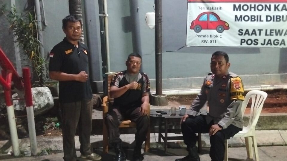 Bhabinkamtibmas Jatiasih Monitoring Pos Kamling Perum Pemda Blok C
