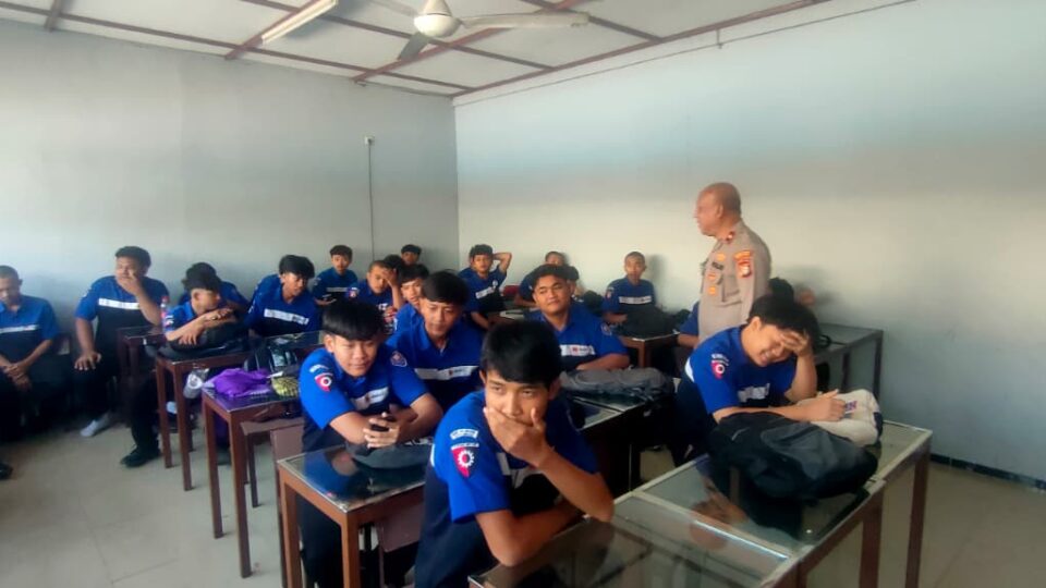 Kapolsek Bantargebang Laksanakan Program Jaga Pelajar di SMK Al Bahri, Tekankan Pencegahan Tawuran dan Kenakalan Remaja