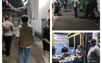 Bhabinkamtibmas Jatiwarna dan Pokdarkamtibmas Sambangi Pos Kamling Jalan Kecapi Hijau