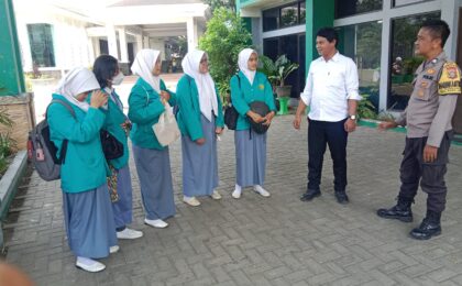 Bhabinkamtibmas Bojong Rawalumbu Sambangi SMKS Bhakti Kartini
