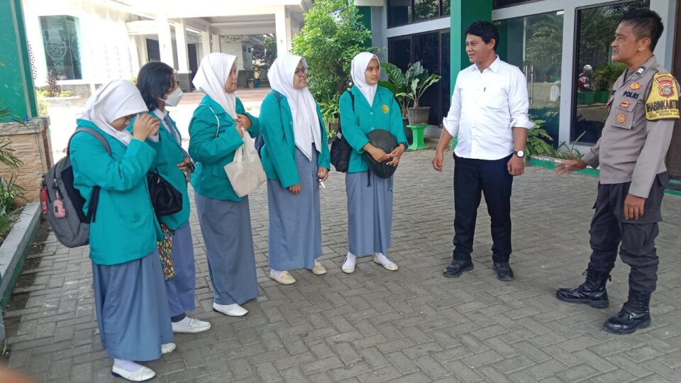 Bhabinkamtibmas Bojong Rawalumbu Sambangi SMKS Bhakti Kartini