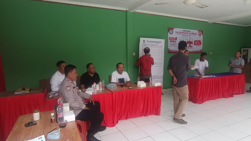 Bhabinkamtibmas Monitoring Pemilihan Ketua RT 04/16 Jakasampurna