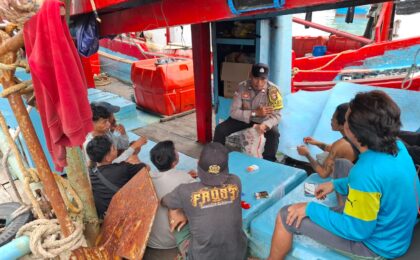 Polisi Sambangi ABK Muara Angke, Sampaikan Pesan Keselamatan