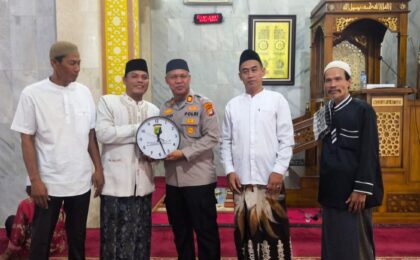 Tak Sekadar Shalat Jumat, Kapolsek Pondok Gede Ajak Warga Jadi Mata dan Telinga Kamtibmas