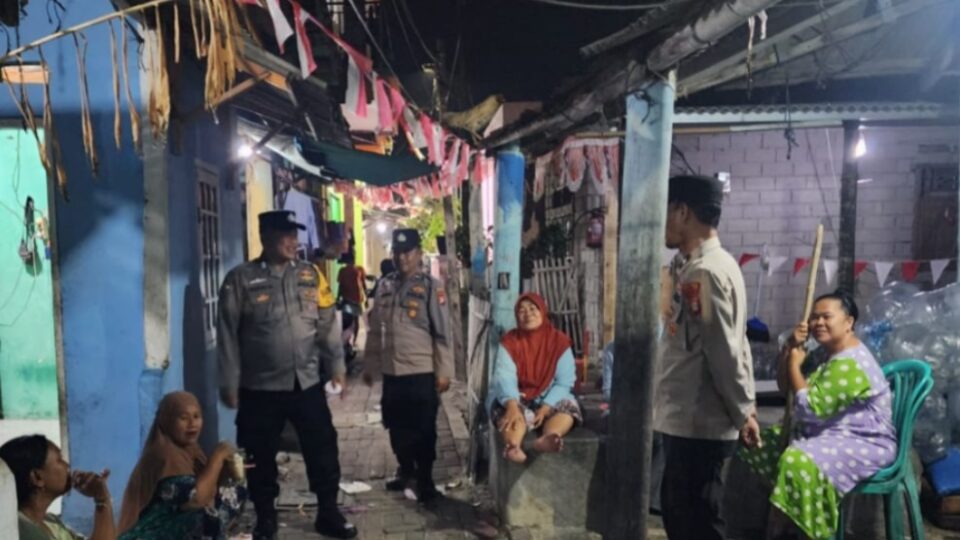Polsek Kepulauan Seribu Utara Sosialisasikan Layanan 110 kepada Warga