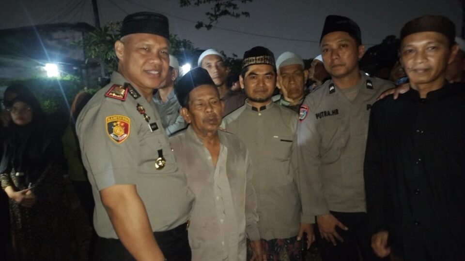 Wujud Empati Kepolisian, Kapolsek Pondok Gede Takziah dan Hadiri Pemakaman Korban Tenggelam