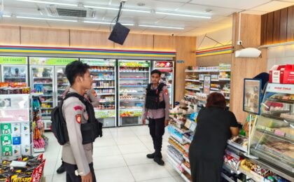 Dekatkan Diri dengan Warga, Tim Perintis Patroli Dialogis di SPBU dan Swalayan Margahayu