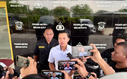 POLRES METRO BEKASI KOTA GELAR PANEN RAYA P2L VIDA MUSTIKAJAYA, HASIL PANEN UNTUK PASOKAN BAHAN BAKU SPPG POLDA METRO JAYA