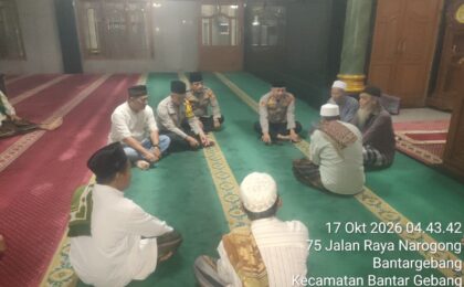 Kapolsek Bantargebang Pimpin Subuh Keliling di Masjid Al Ittihad, Tekankan Respons Cepat 110