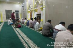 Sholat Subuh Keliling di Tanah Apit, Bhabinkamtibmas Medan Satria Imbau Cegah Kenakalan Remaja