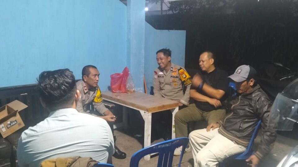 Antisipasi Aksi Tawuran dan Pencurian Kabel, Bhabinkamtibmas Jatiwarna Gelar Patroli Dini Hari