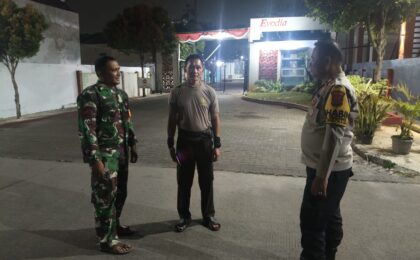 Sinergitas Sambangi Cluster Dinosia, TNI-Polri di Cimuning Ingatkan Pengawasan CCTV