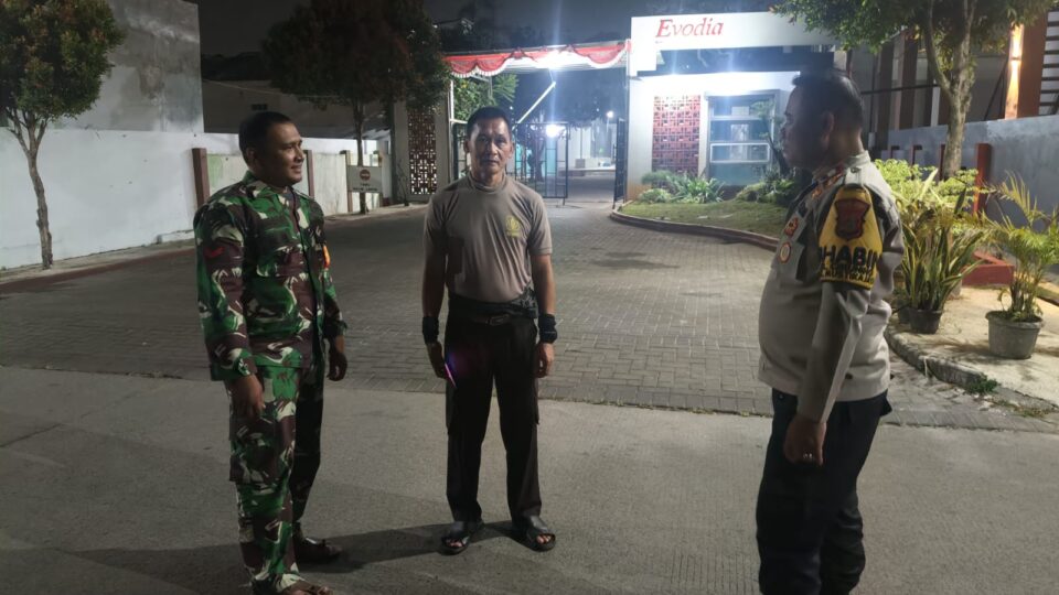 Sinergitas Sambangi Cluster Dinosia, TNI-Polri di Cimuning Ingatkan Pengawasan CCTV