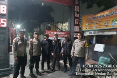 Perketat Pengawasan Malam, Gabungan Fungsi Polsek Medan Satria Sambangi Poskamling Pondok Ungu