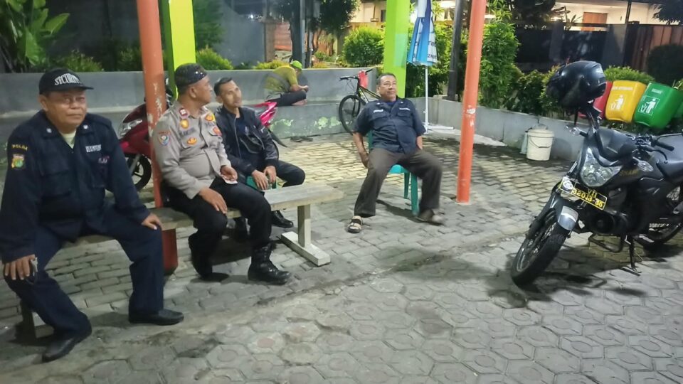 Tingkatkan Keamanan Permukiman, Unit Binmas Polsek Medan Satria Kunjungi Pos Keamanan Perum Tytyan Indah