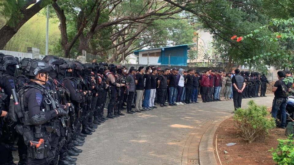 Brimob Polda Metro Jaya Kawal Penindakan dan Pemulihan Kampung Ambon