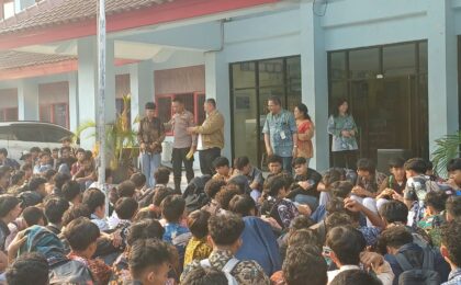 Edukasi Generasi Muda di Dunia Digital, Polsek Bekasi Barat Sosialisasi UU ITE di SMK Yadika 9
