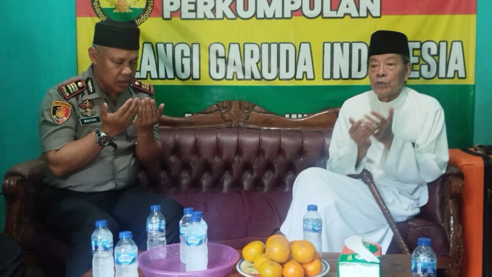 Perkuat Sinergitas Ulama dan Umara, Kapolsek Pondok Gede Silaturahmi ke Ketua MUI