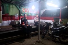 BHABINKAMTIBMAS JATIRADEN SAMBANGI POS KAMLING GANG NANGKA RW 08 BERI HIMBAUAN KAMTIBMAS