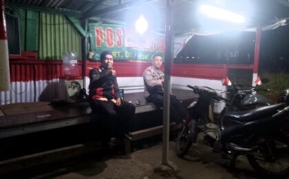 BHABINKAMTIBMAS JATIRADEN SAMBANGI POS KAMLING GANG NANGKA RW 08 BERI HIMBAUAN KAMTIBMAS