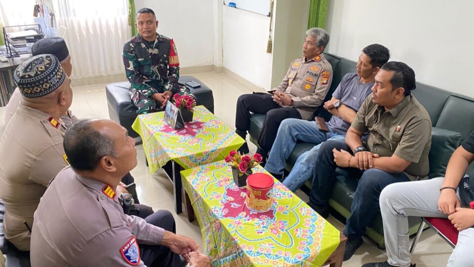 Sinergi Tanpa Celah, Kapolsek dan Danramil Pondok Gede Bersatu Kepung Potensi Gangguan Kamtibmas