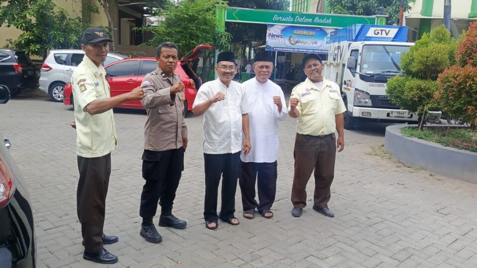 Antusias Sambangi Warga Taman Kota, Bhabinkamtibmas Bekasi Jaya Sosialisasi Cegah Penipuan Online