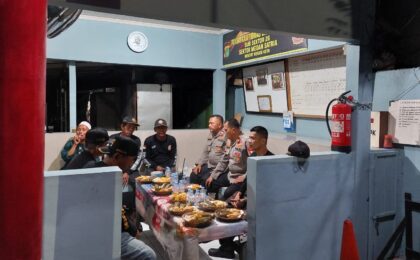 KANIT BIMAS POLSEK MEDANSATRIA GANDENG POKDARKAMTIBMAS JAGA KONDUSIFITAS WILAYAH