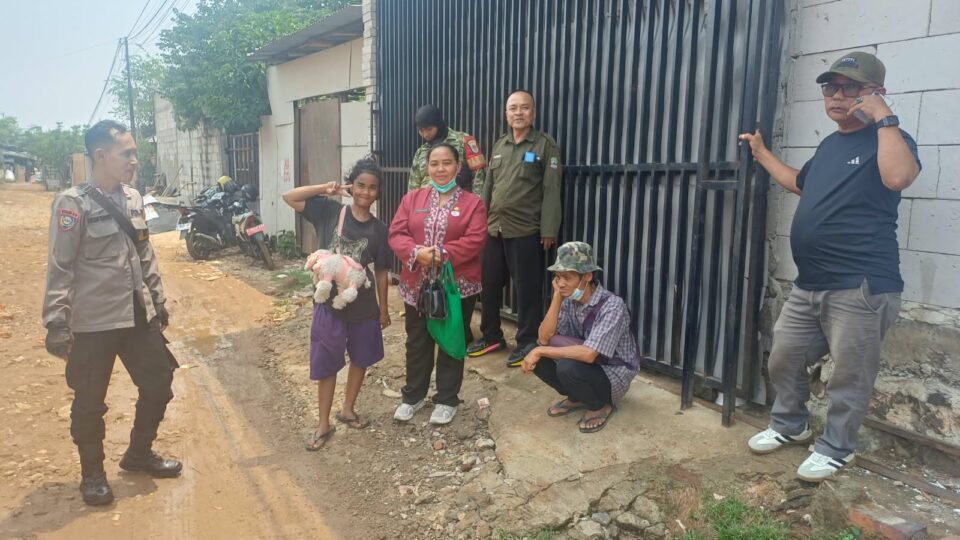 Hadirkan Pelayanan Sosial Humanis, Bhabinkamtibmas Bintara Jaya Dampingi Penanganan Warga ODGJ