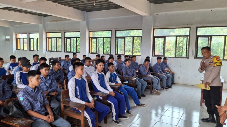 Cegah Keterlibatan Pelajar Dalam Akses Demo, Polsek Jatisampurna Beri Edukasi di SMK Global Surya Mandiri