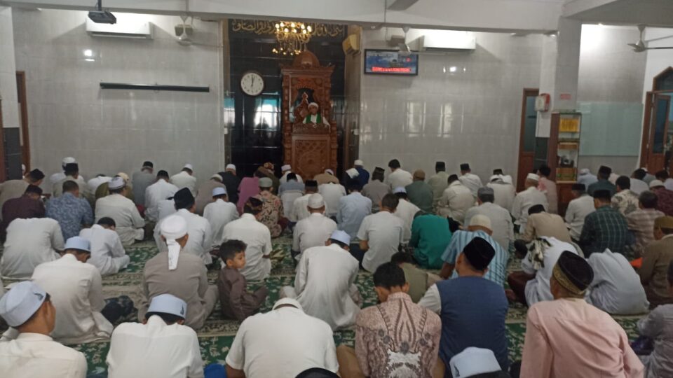 Silaturahmi Bhabinkamtibmas melalui Shalat Jumat Keliling