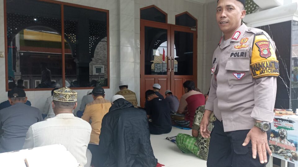 Tingkatkan Kedekatan Polisi dengan Warga Lewat Shalat Jumat
