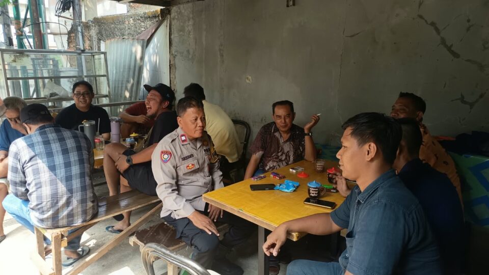 BHABINKAMTIBMAS JAKASAMPURNA PATROLI SAMBANG CEGAH C3 DAN TAWURAN DI KAMPUNG DUA