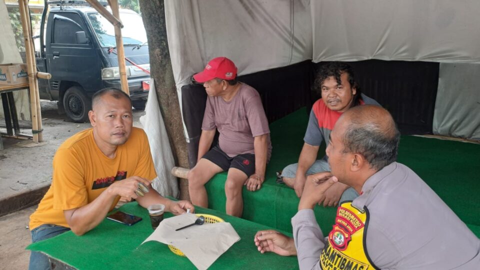 BHABINKAMTIBMAS JATIMEKAR AKTIFKAN RONDA DI POS KAMLING PAMAHAN JATIASIH