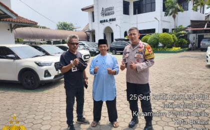 Polsek Pondok Gede Pantau Shalat Jumat Jamaah Ahmadiyah di Jatibening Baru