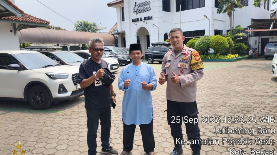 Polsek Pondok Gede Pantau Shalat Jumat Jamaah Ahmadiyah di Jatibening Baru
