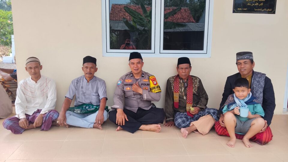 BHABINKAMTIBMAS JATIRANGGA MAKMURKAN MASJID AT TORIQ MELALUI SHOLAT JUMAT KELILING
