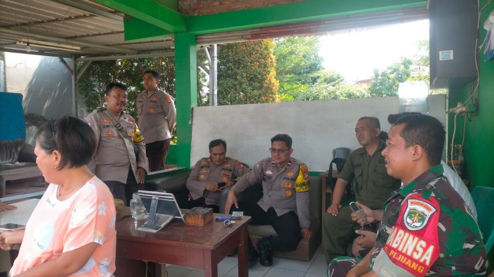 WUJUD SOLIDITAS, BHABINKAMTIBMAS DAN BABINSA PEJUANG KOMPAK SAMBANGI WARGA