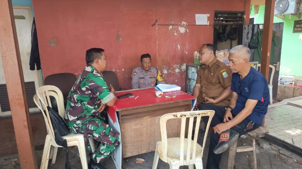 Polisi Bersama Masyarakat, Sinergitas TNI Polri Sambang Warga Jakasampurna Bekasi