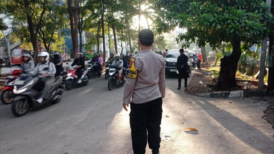 Polisi Bersama Masyarakat, Atur Lalin Pasar Bintara Kotabaru Lancar Bekasi
