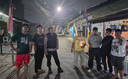Polisi Bersama Masyarakat, Sambang Jatiwaringin Aktifkan Siskamling CCTV Cegah Curanmor