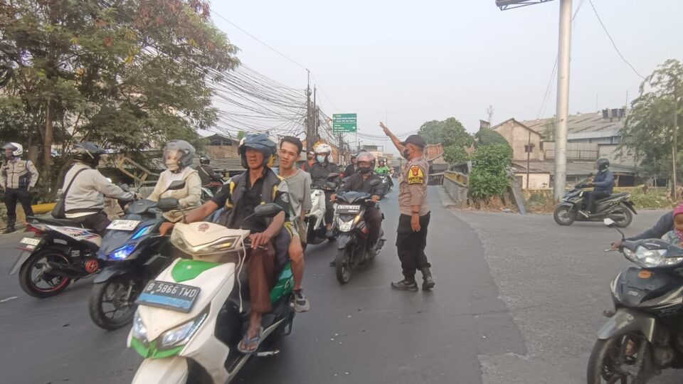 Polisi Bersama Masyarakat, Gatur Lalin Perempatan Logos Medan Satria Lancar