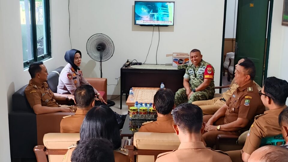 Polisi Bersama Masyarakat, Kunjungan Kapolsek Camat Jatiasih HUT TNI 81 Perkuat Sinergitas