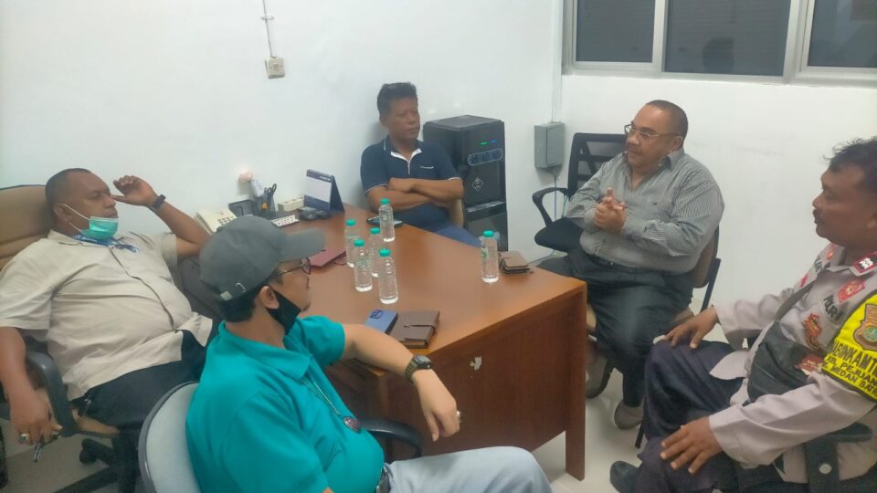 Polisi Bersama Masyarakat, Rapat Buka Tutup Gerbang Melati Harapan Indah Cegah Macet