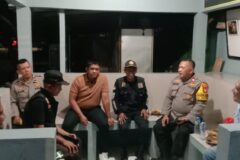 PIKET FUNGSI POLSEK MEDANSATRIA CEK POS KAMLING PONDOK UNGU RW 02 CEGAH CURANMOR