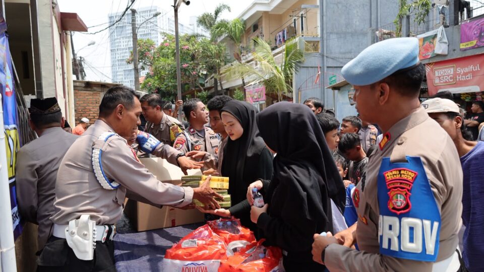 Bhabinkamtibmas Cimuning dan Lurah Pantau Pemukiman Bekasi Timur Regency